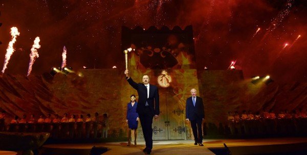 Baku 2015 факел первых Европейских игр в храме Атешгях